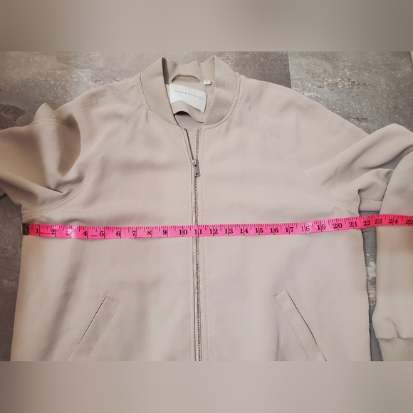NWOT Aritzia Babaton Gilroy Blouson Bomber Crepe Jacket. Light Greyish Tan. L. - Picture 6 of 10